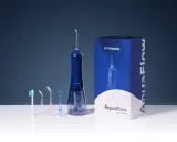 Irygator Smilesonic AquaFlow, idealny do pielęgnacji implantów, z różnymi końcówkami i opakowaniem.