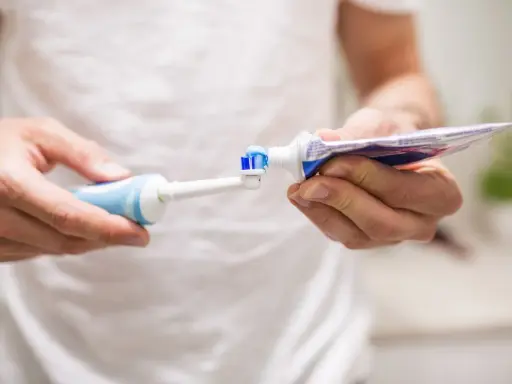 Szczoteczka soniczna: jak używać? Uniknij 5 błędów i ciesz się uśmiechem!