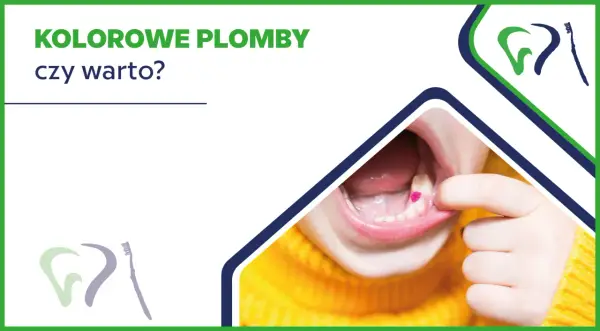 Kolorowe plomby w zębie dziecka. Czy warto? Dziecko pokazuje ząbek z różową plombą.