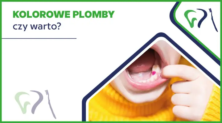 Kolorowe plomby w zębie dziecka. Czy warto? Dziecko pokazuje ząbek z różową plombą.